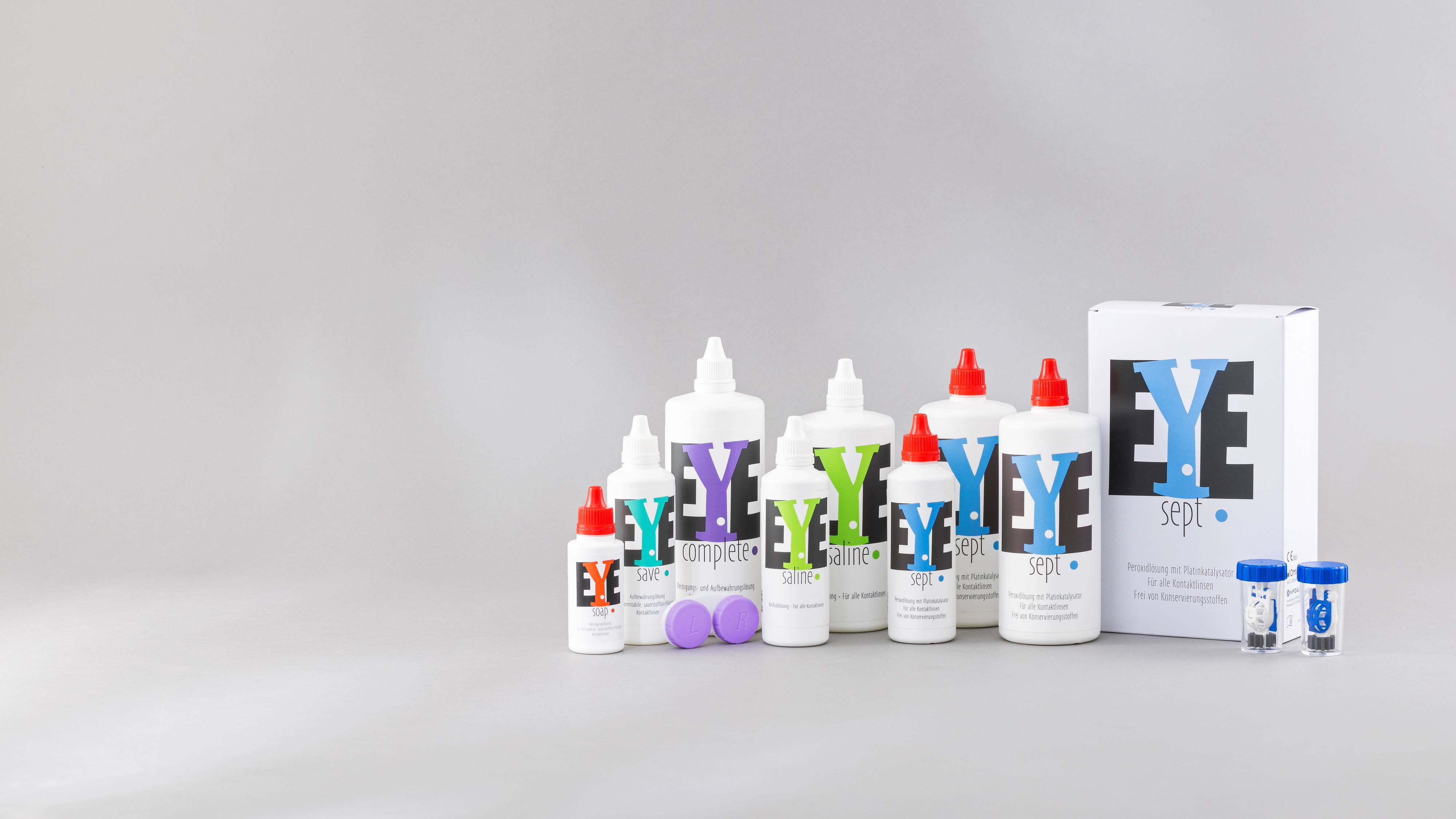 Die Produkte der Eigenmarke EYE stehen alle nebeneinander.