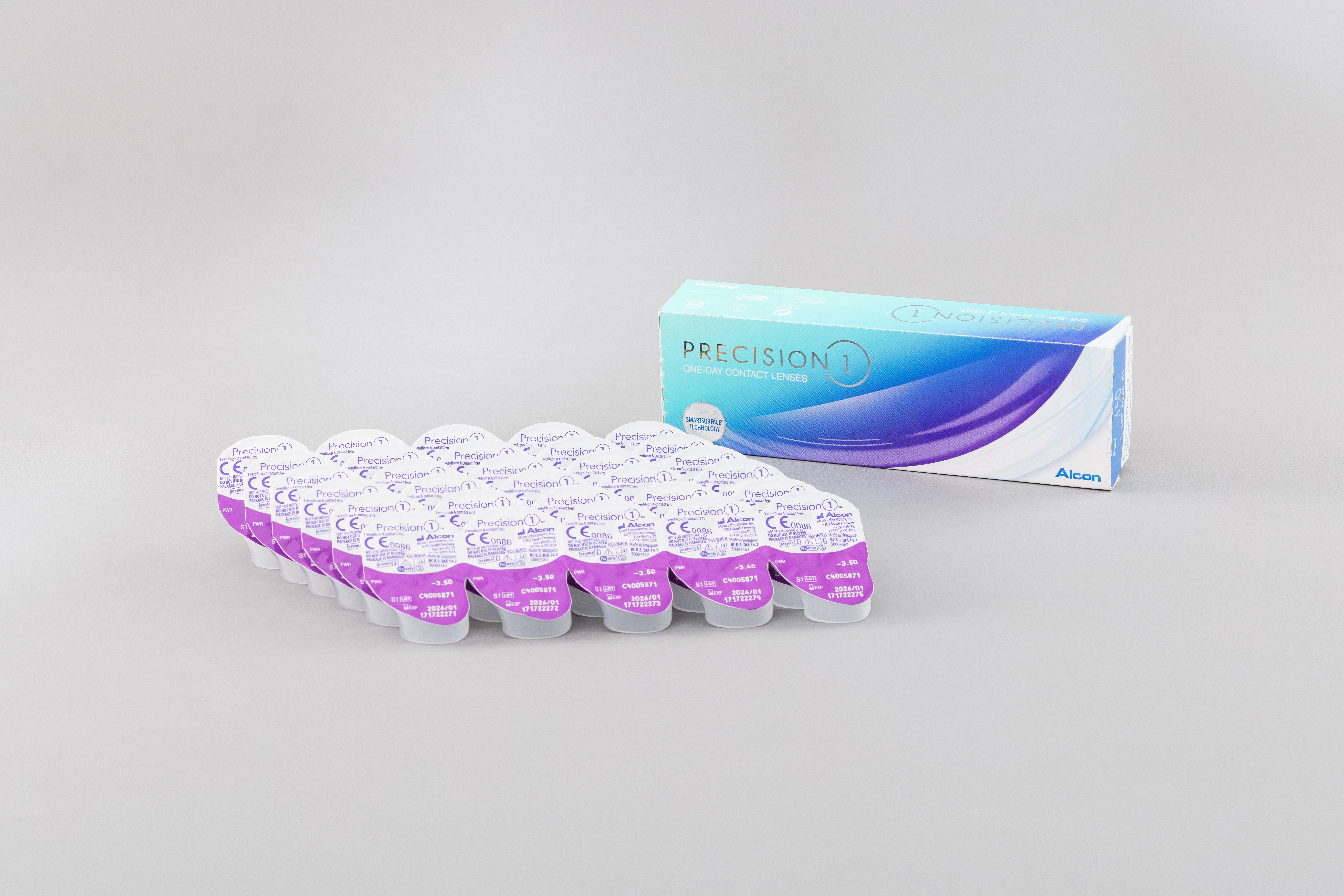 Eine ausgepackte Kontaktlinsenbox des Topsellers Alcon Precision 1.